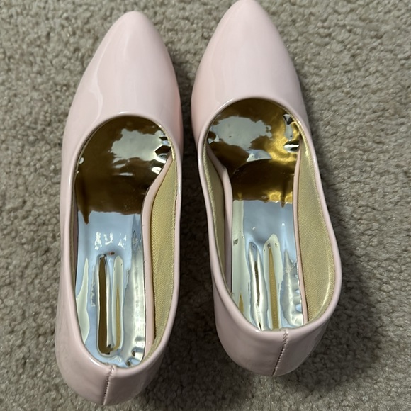 Women’s handmade closed toe heel pump - Picture 3 of 5